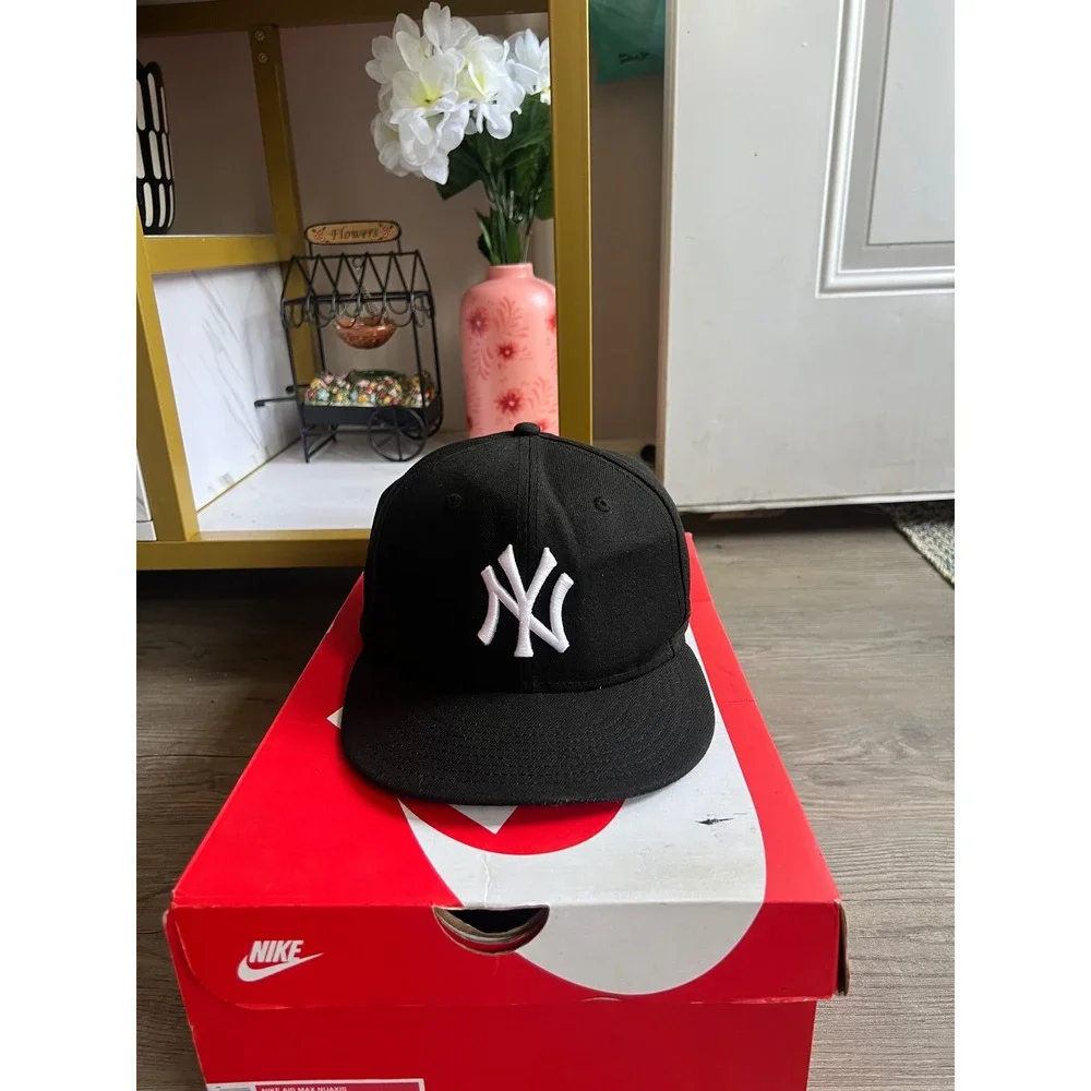 New Era Men's New York Yankees 59Fifty Basic Black Adjustable Hat